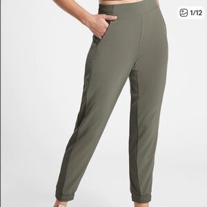 Athleta Brooklyn Textured Jogger Size 2